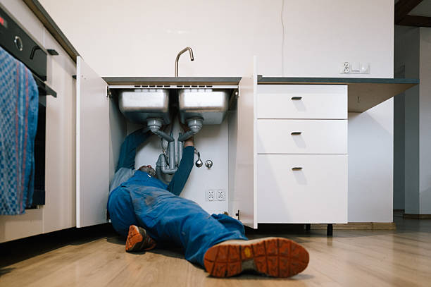Professional Emergency Plumber technician working in Aransas Pass, TX